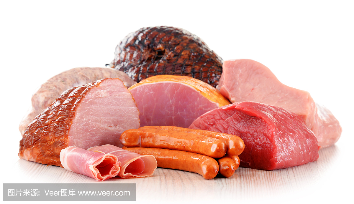 肉类产品包括火腿和香肠隔离白色